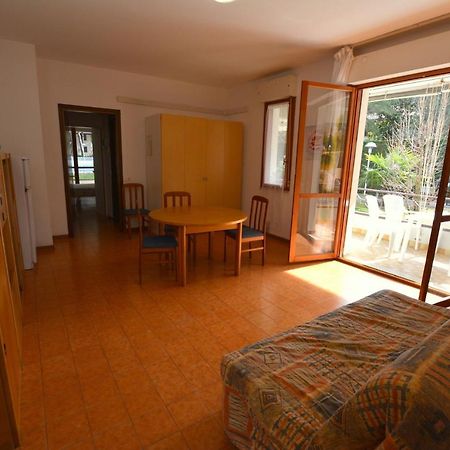 Ferienwohnung Lignano With Pool Lignano Sabbiadoro Exterior foto
