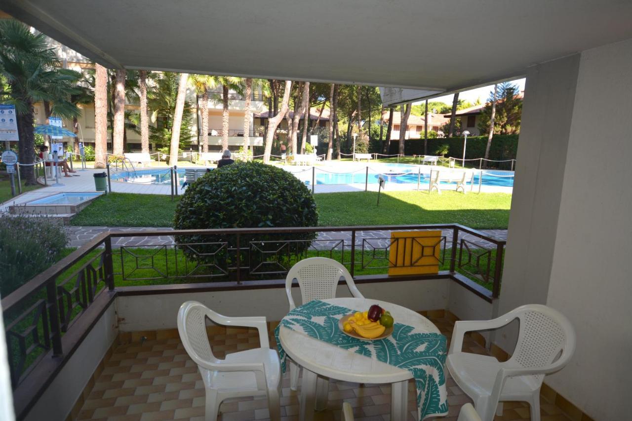 Ferienwohnung Lignano With Pool Lignano Sabbiadoro Exterior foto