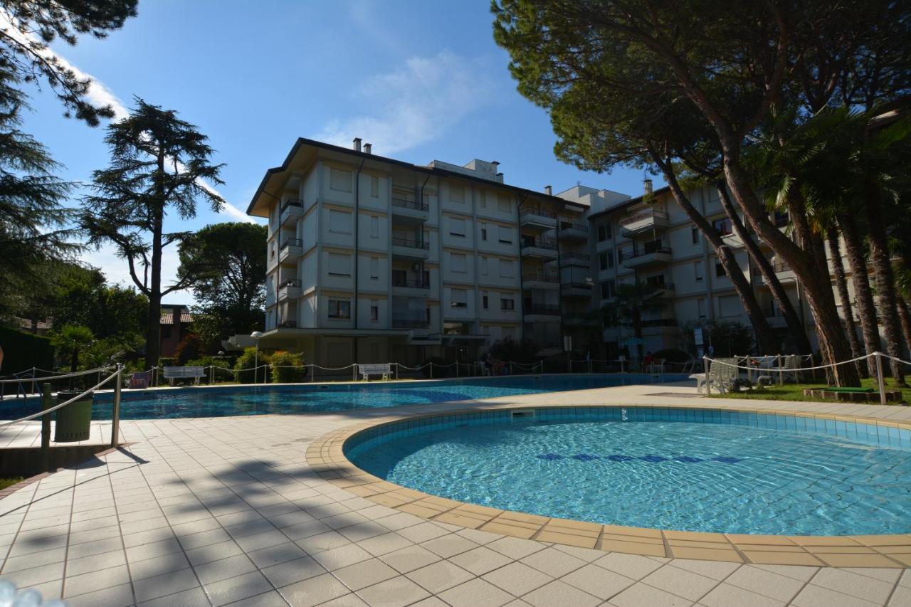 Ferienwohnung Lignano With Pool Lignano Sabbiadoro Exterior foto