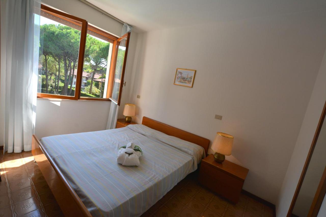 Ferienwohnung Lignano With Pool Lignano Sabbiadoro Exterior foto