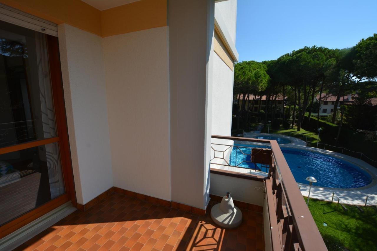 Ferienwohnung Lignano With Pool Lignano Sabbiadoro Exterior foto