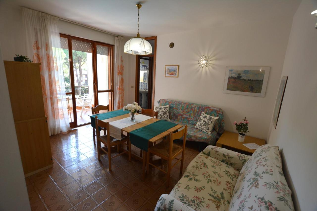 Ferienwohnung Lignano With Pool Lignano Sabbiadoro Exterior foto