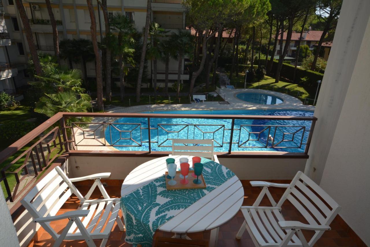 Ferienwohnung Lignano With Pool Lignano Sabbiadoro Exterior foto