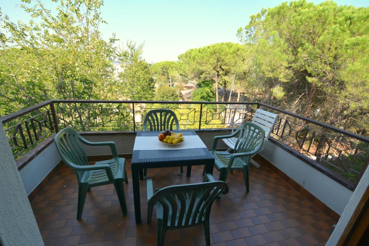 Ferienwohnung Lignano With Pool Lignano Sabbiadoro Exterior foto