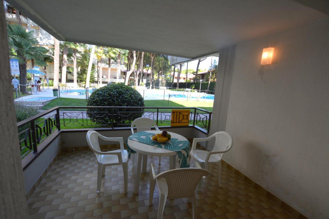 Ferienwohnung Lignano With Pool Lignano Sabbiadoro Exterior foto