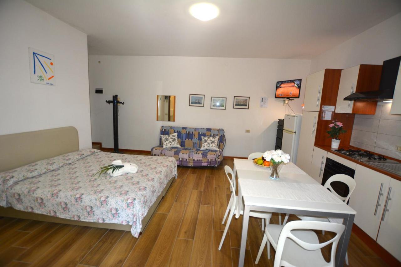 Ferienwohnung Lignano With Pool Lignano Sabbiadoro Exterior foto