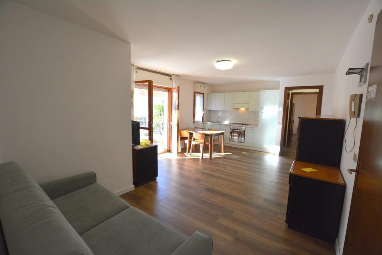 Ferienwohnung Lignano With Pool Lignano Sabbiadoro Exterior foto