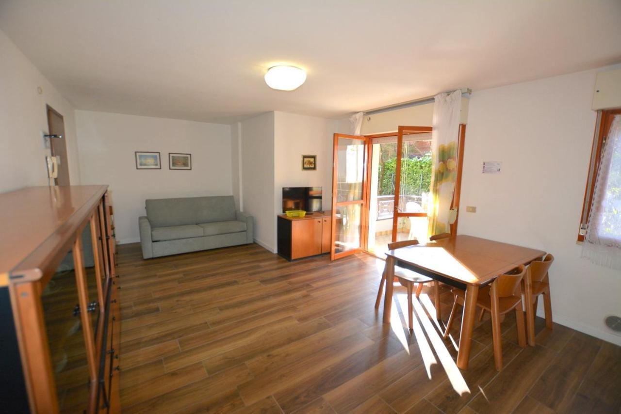 Ferienwohnung Lignano With Pool Lignano Sabbiadoro Exterior foto
