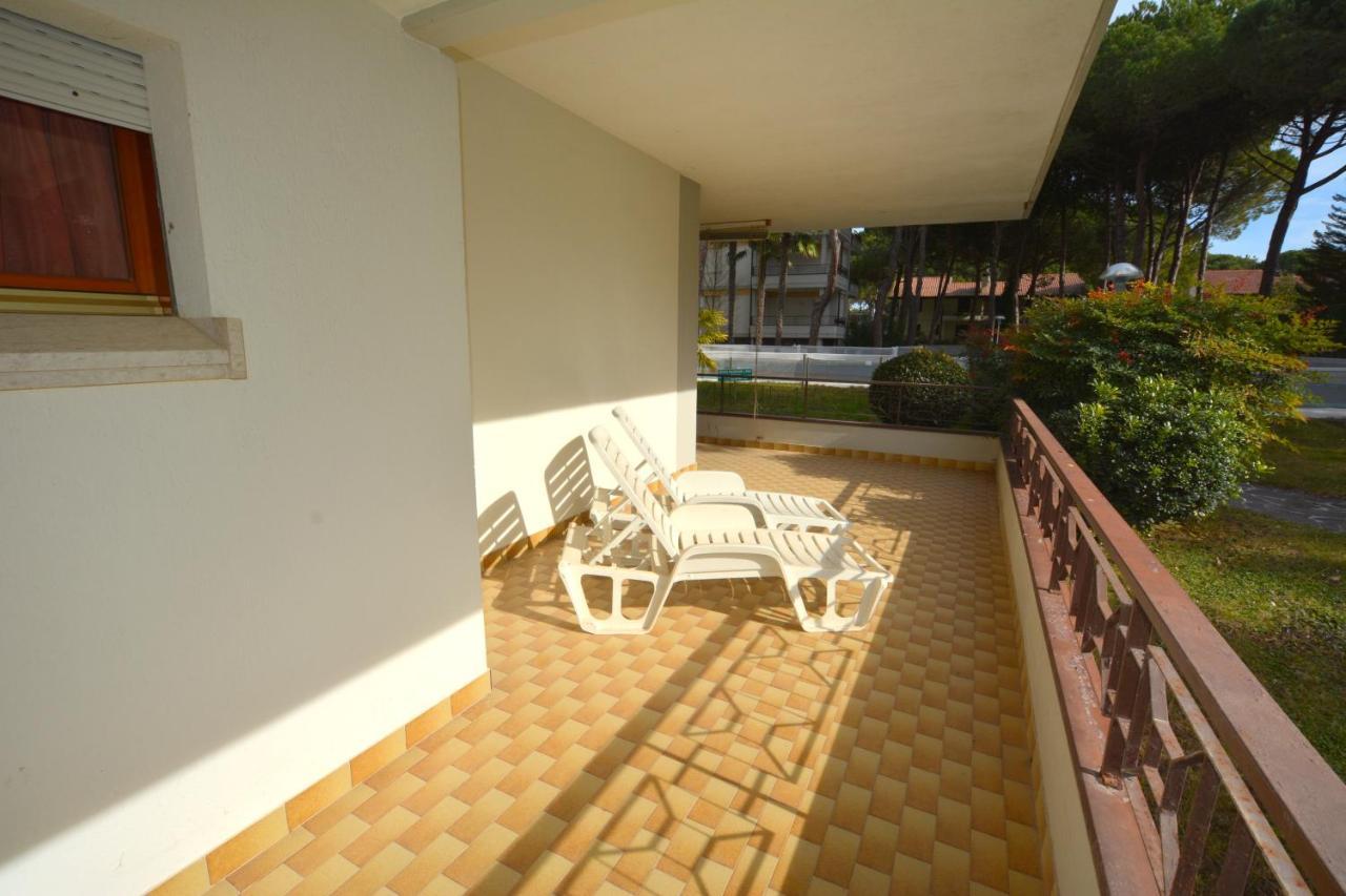 Ferienwohnung Lignano With Pool Lignano Sabbiadoro Exterior foto