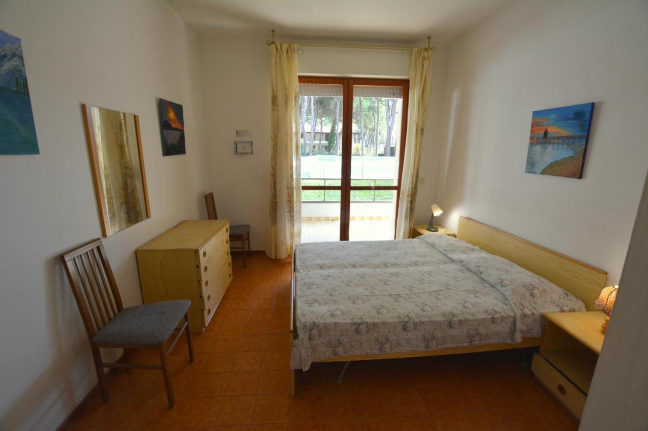 Ferienwohnung Lignano With Pool Lignano Sabbiadoro Exterior foto