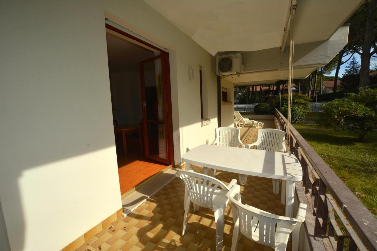 Ferienwohnung Lignano With Pool Lignano Sabbiadoro Exterior foto