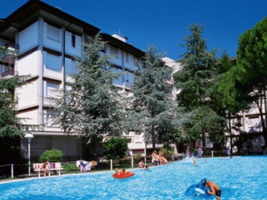 Ferienwohnung Lignano With Pool Lignano Sabbiadoro Exterior foto
