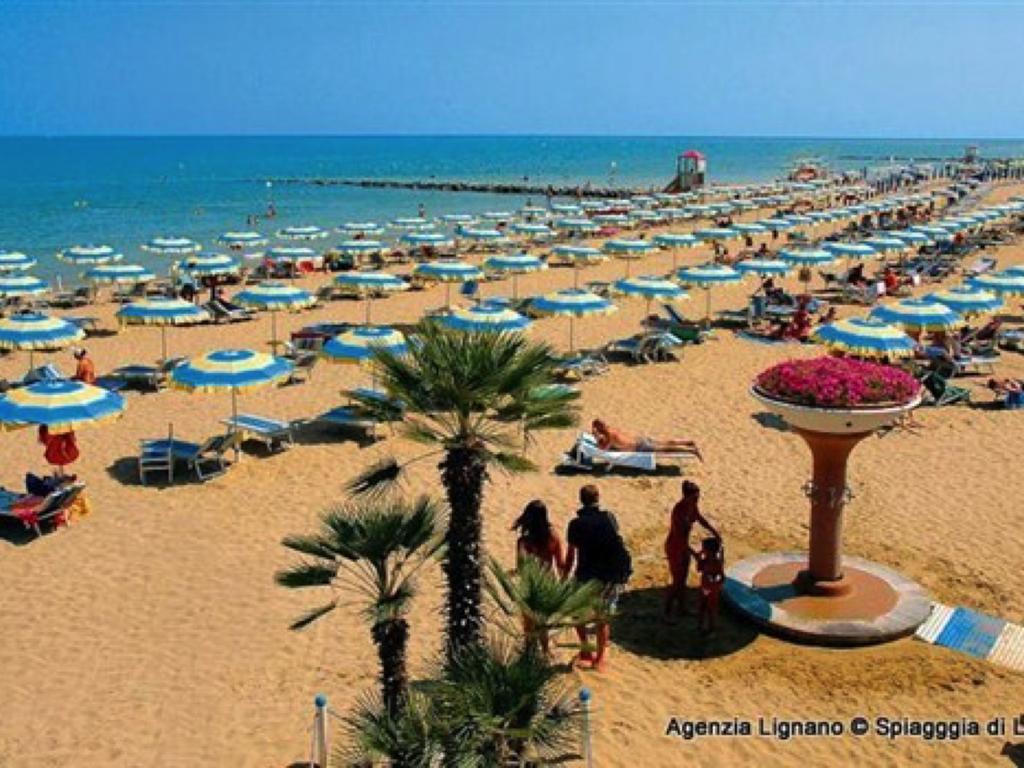 Ferienwohnung Lignano With Pool Lignano Sabbiadoro Exterior foto